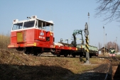 Motorový vozík MUV69-966 při úpravách okolí v Třemešné ve Slezsku