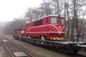 Transport "šestnáctky" z Třemešné do Olomouce v čele s lokomotivou 742 367 v Domašově nad Bystřicí, 21.1.2014