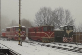 Přípravy na odvoz lokomotivy č. 17. Posunu se účastnily lokomotivy 705 917, 705 913 a TU38.001. Třemešná ve Slezsku, 22.11.2018.
