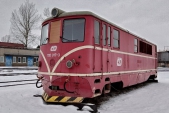 Skříň lokomotivy 705 917 bez podvozků odložená v depu Bohumín v lednu 2019.